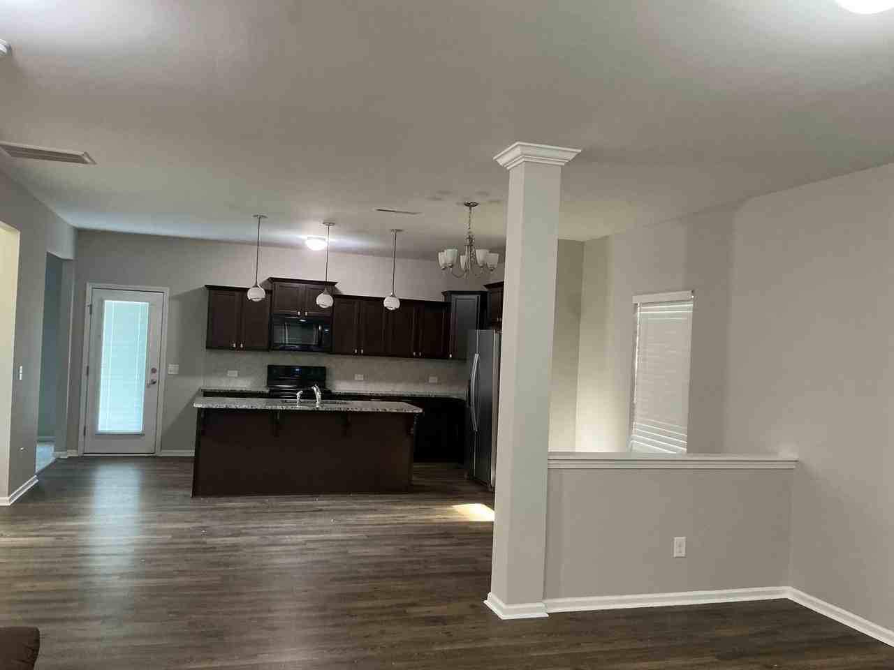 616 Spencer Ln - Photo 3 of 15