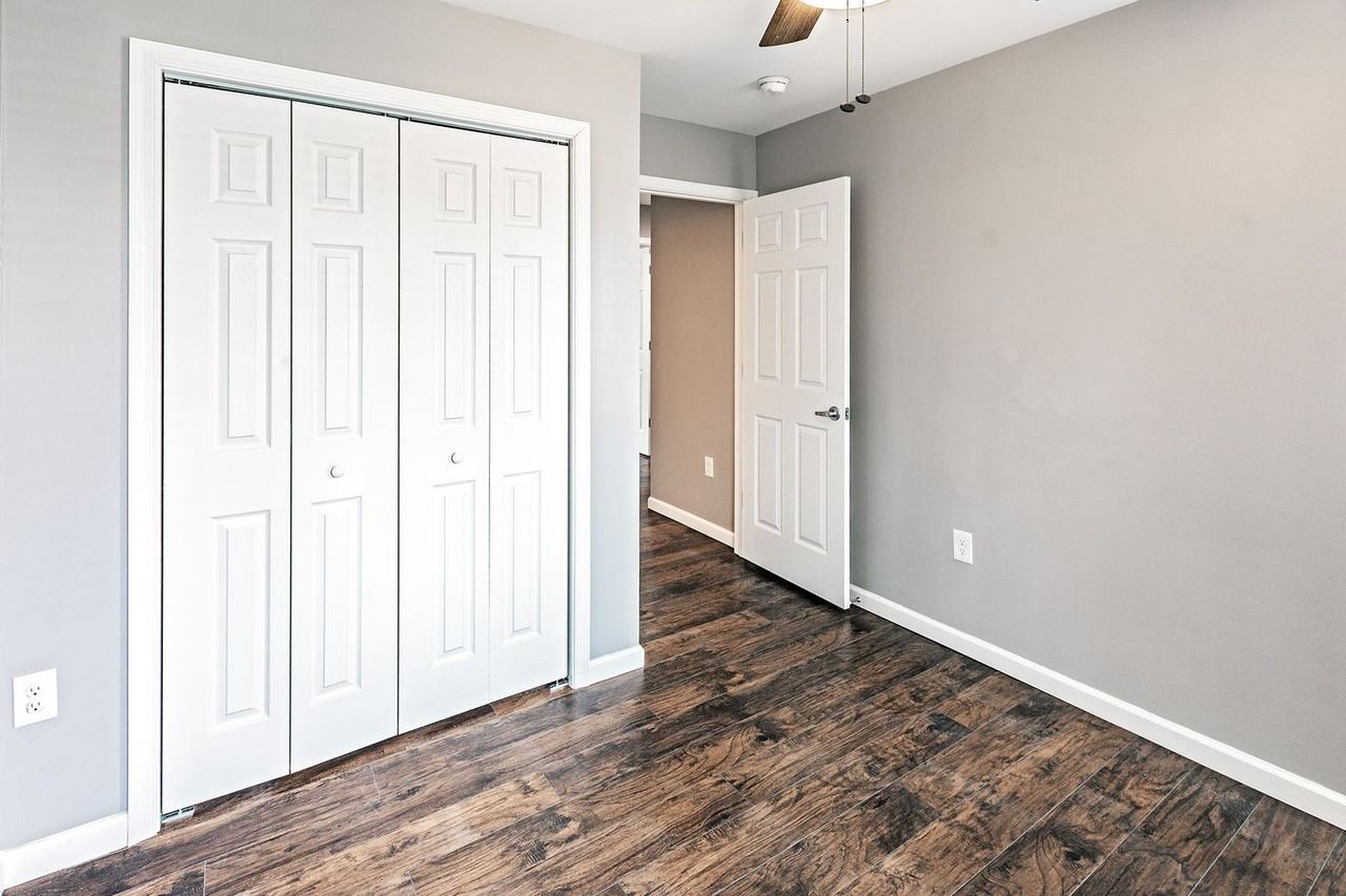 705 S Van Buren St - Photo 4 of 13