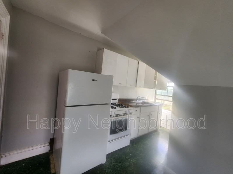 130 Bradley Avenueunit - Photo 4 of 11