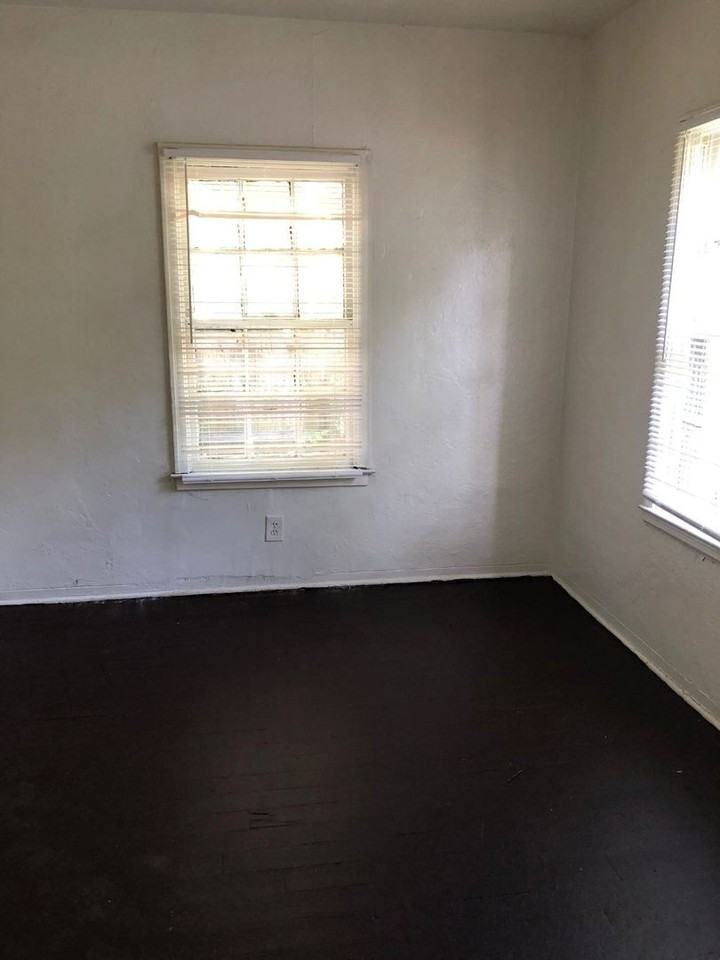 1229 E 54th St - Photo 3 of 9