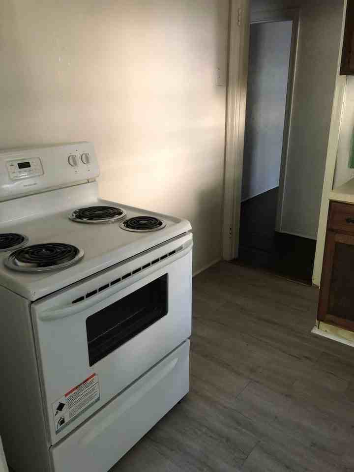 1229 E 54th St - Photo 4 of 9