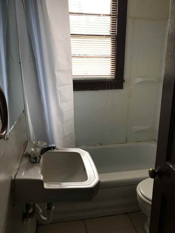 205 1/2 W 61st St - Photo 6 of 6
