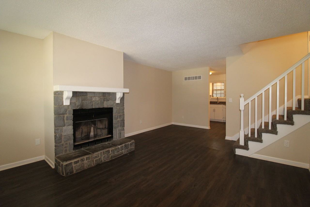 115 N Saxony Dr - Photo 2 of 13