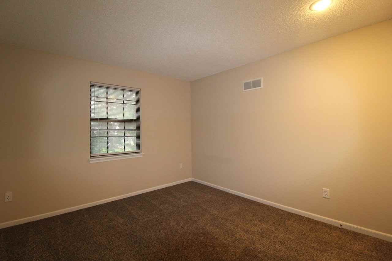 115 N Saxony Dr - Photo 6 of 13