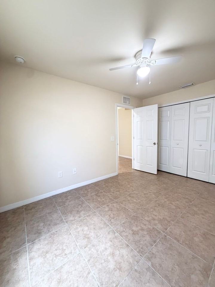 717 Se 7th St - Photo 6 of 12