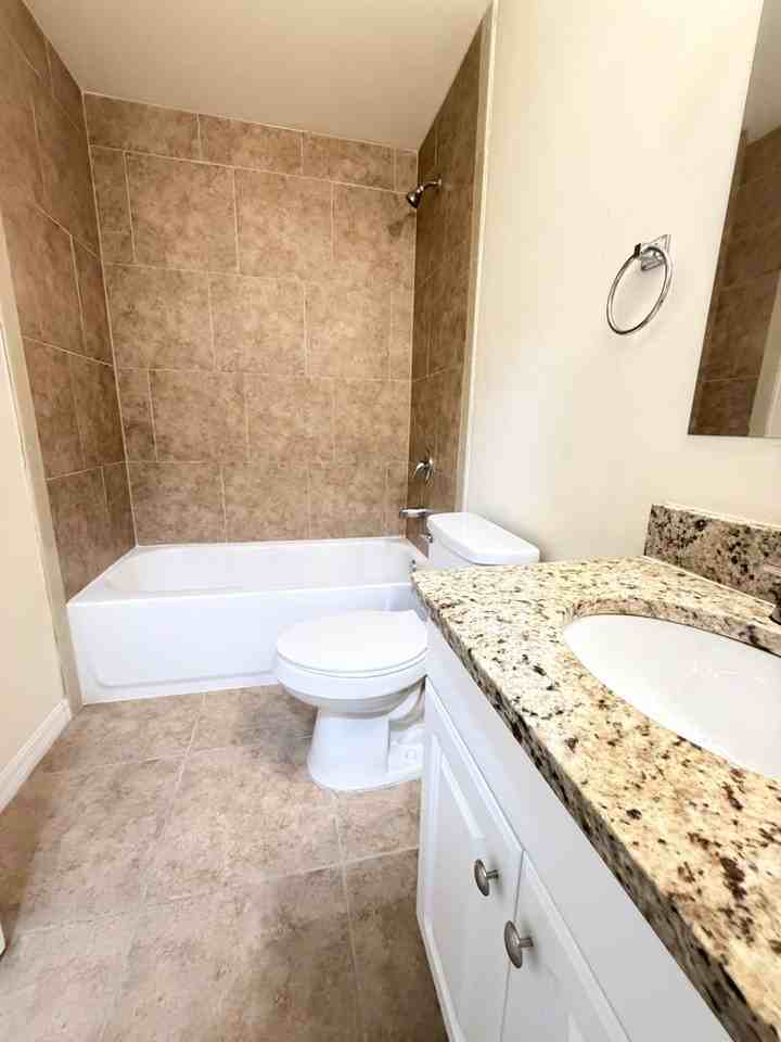 717 Se 7th St - Photo 7 of 12