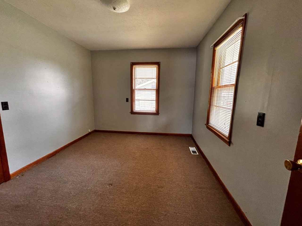 104 Meridith St - Photo 4 of 8