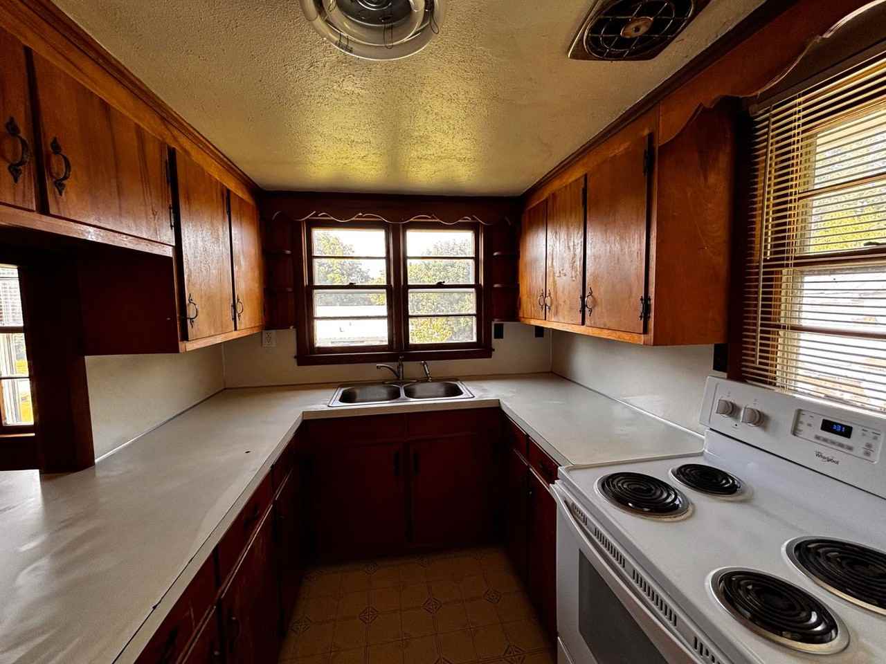 104 Meridith St - Photo 6 of 8