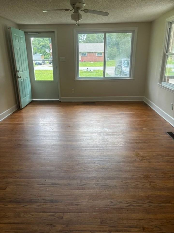 206 Bryan St - Photo 2 of 9