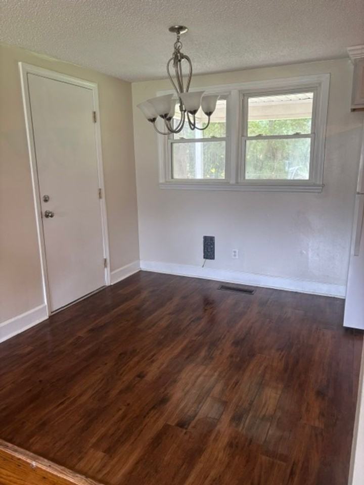 206 Bryan St - Photo 3 of 9