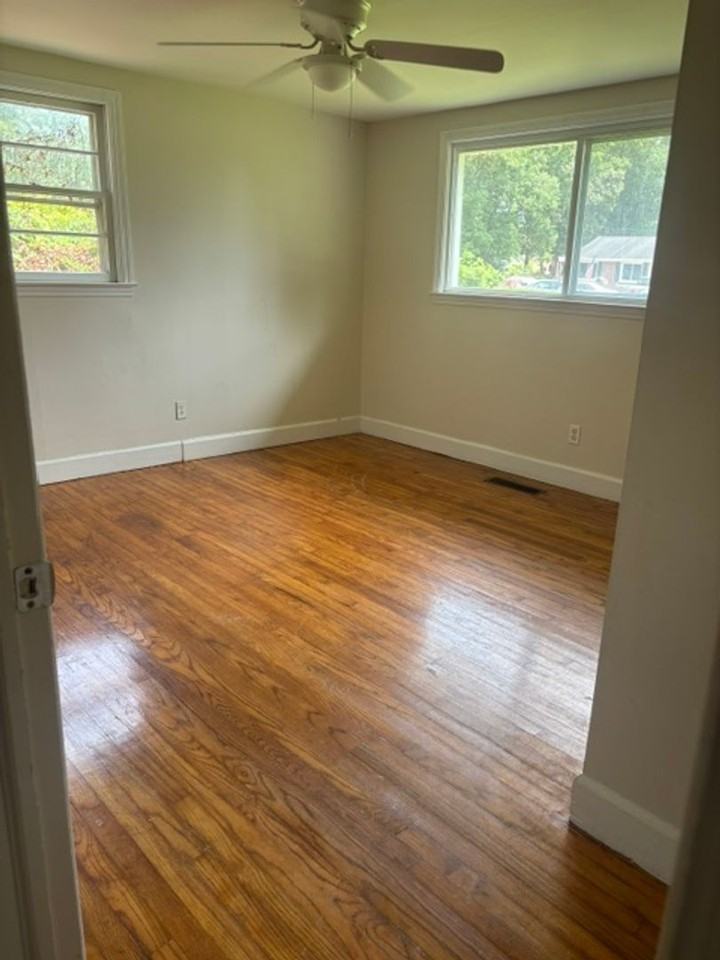 206 Bryan St - Photo 6 of 9