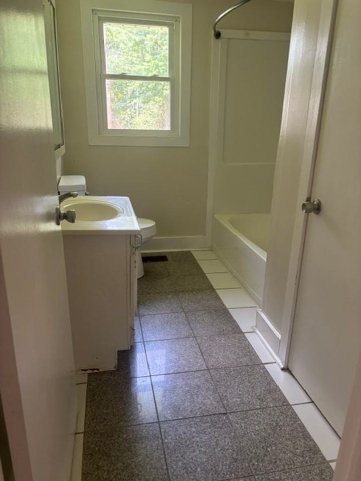 206 Bryan St - Photo 7 of 9