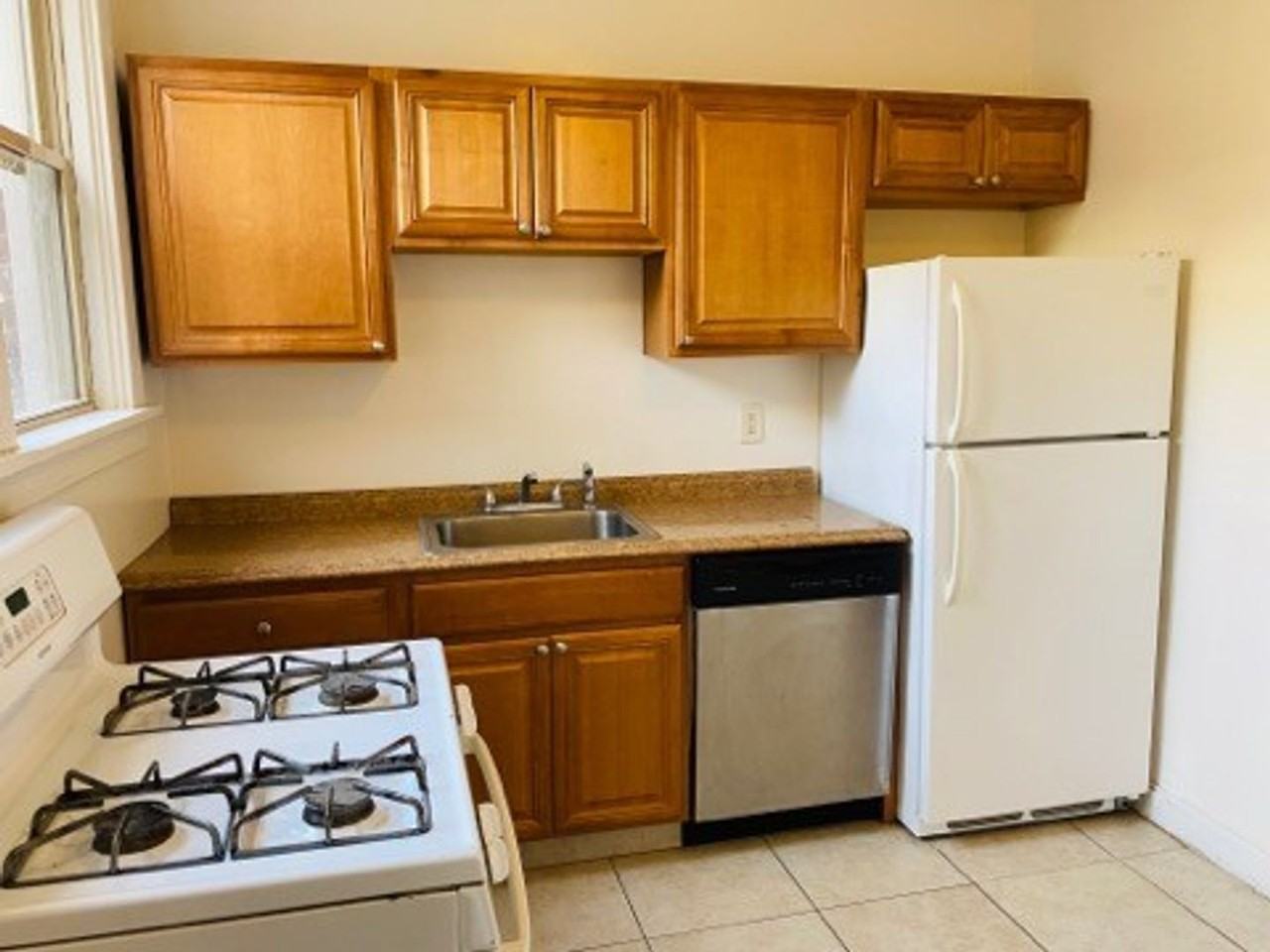 5923 Douglas St - Photo 4 of 22