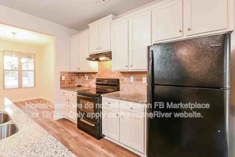 196 Daisy Cir - Photo 4 of 18
