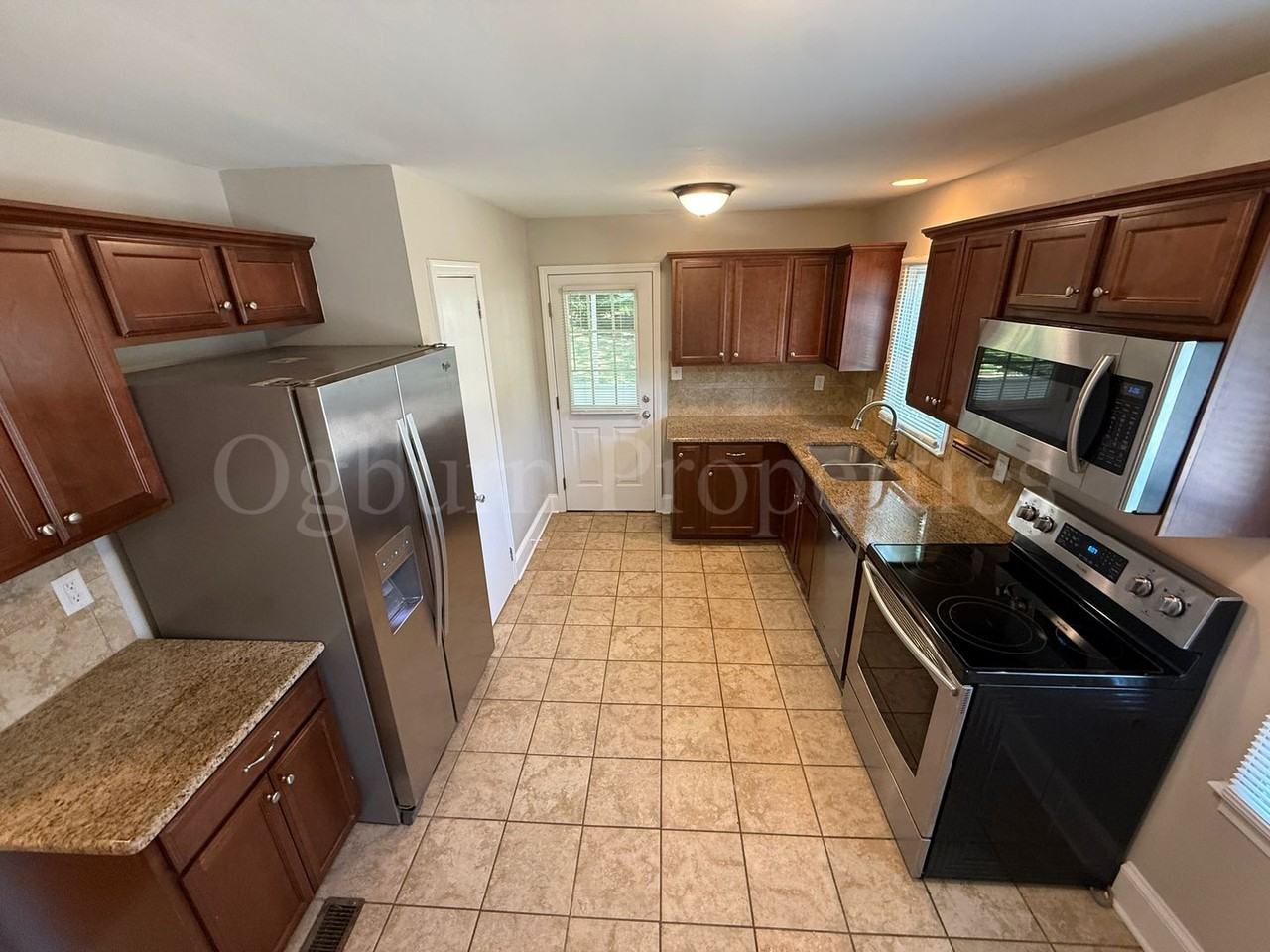 1131 Melrose St - Photo 5 of 9