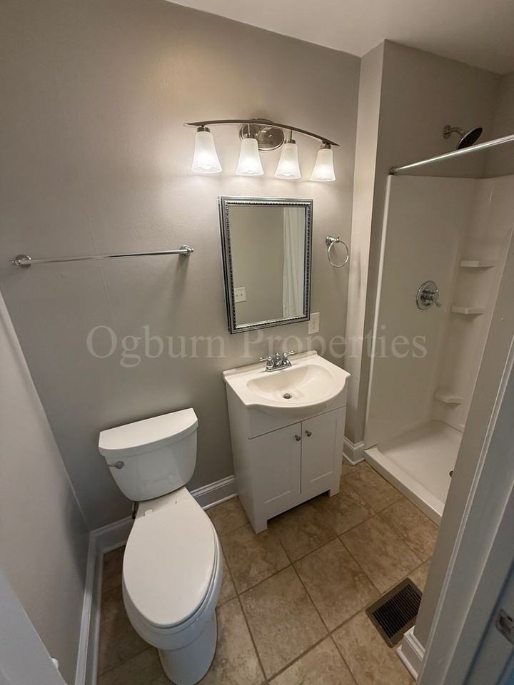 1131 Melrose St - Photo 7 of 9