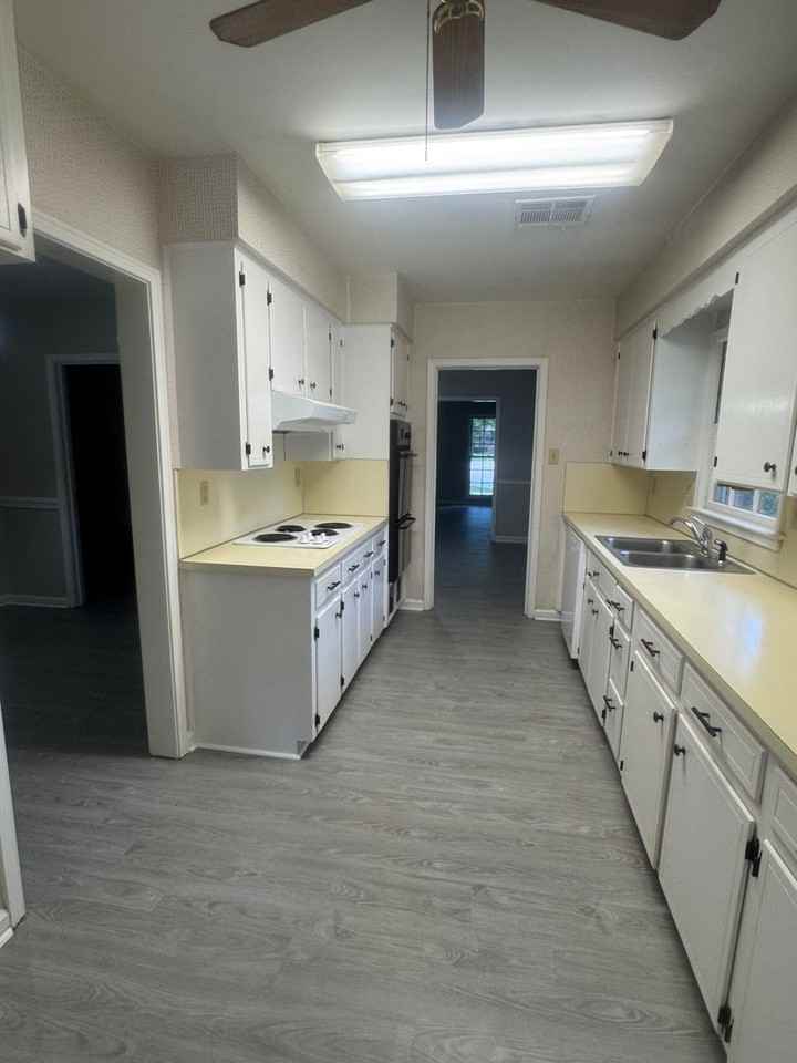 3054 Merrimac Dr - Photo 7 of 37