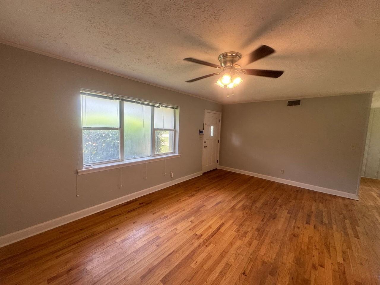 3607 S Georgetown Dr - Photo 3 of 23