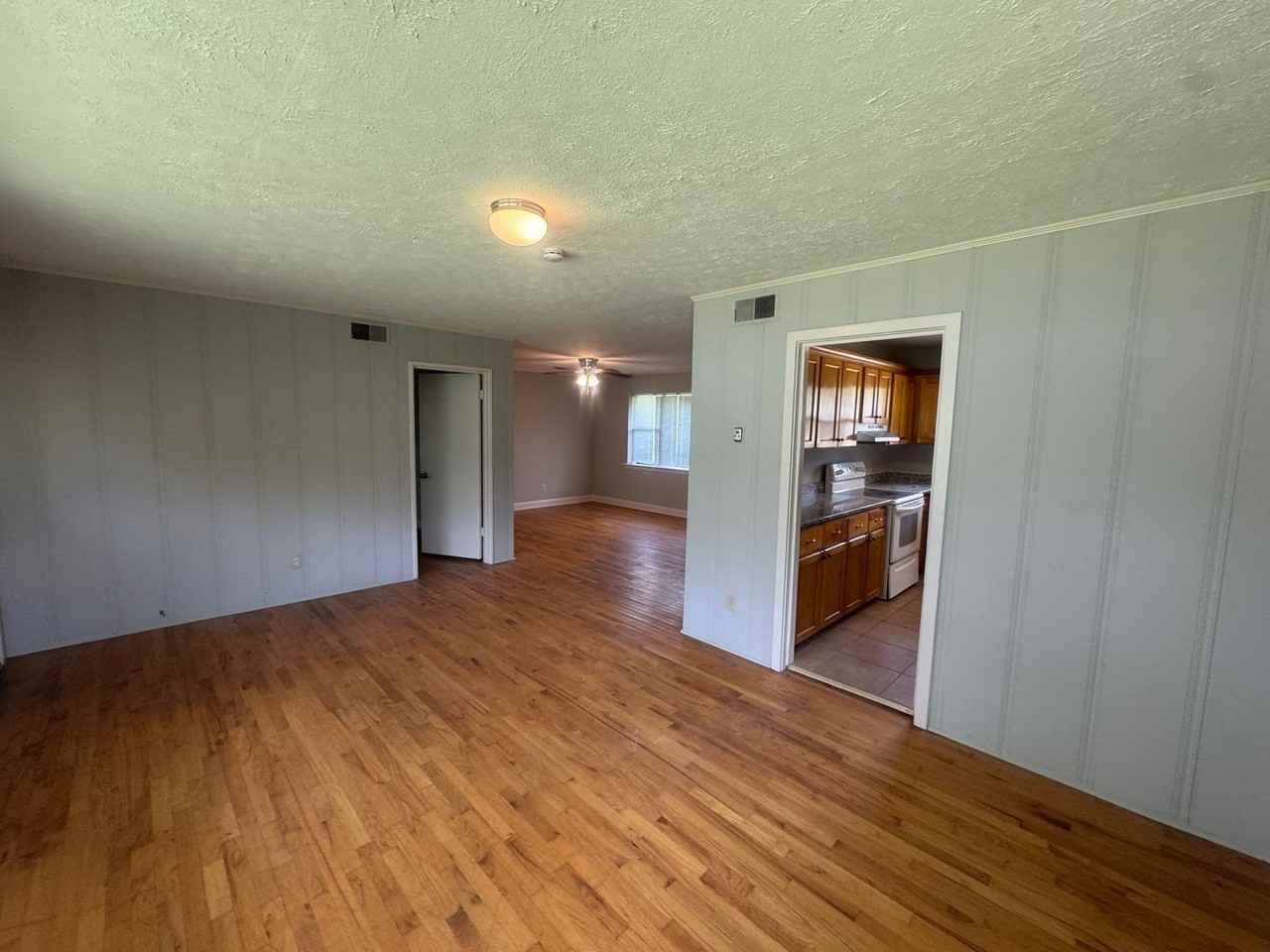 3607 S Georgetown Dr - Photo 4 of 23