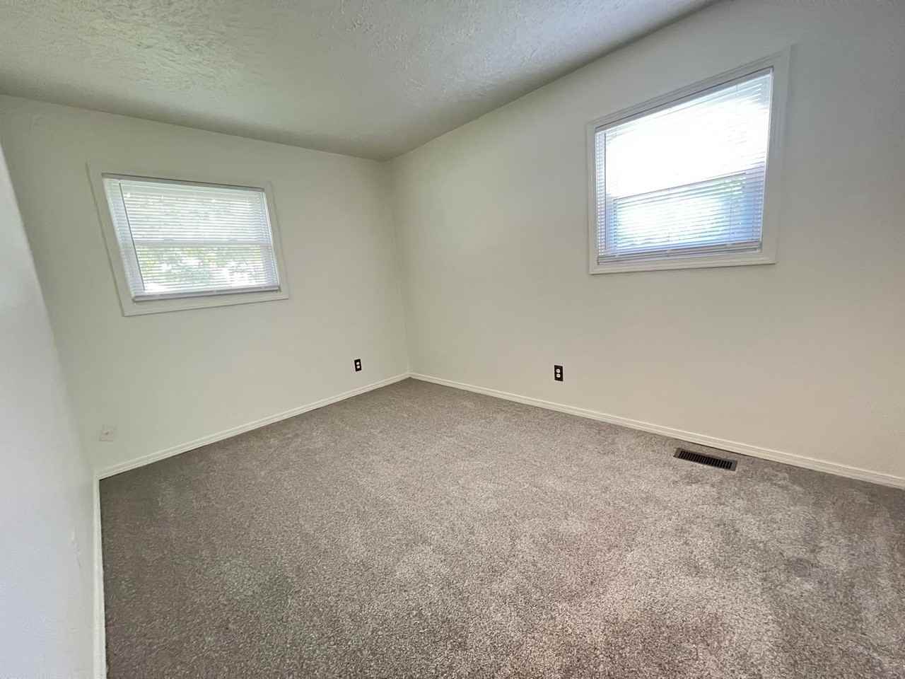1206 Mount Vernon Dr - Photo 4 of 10