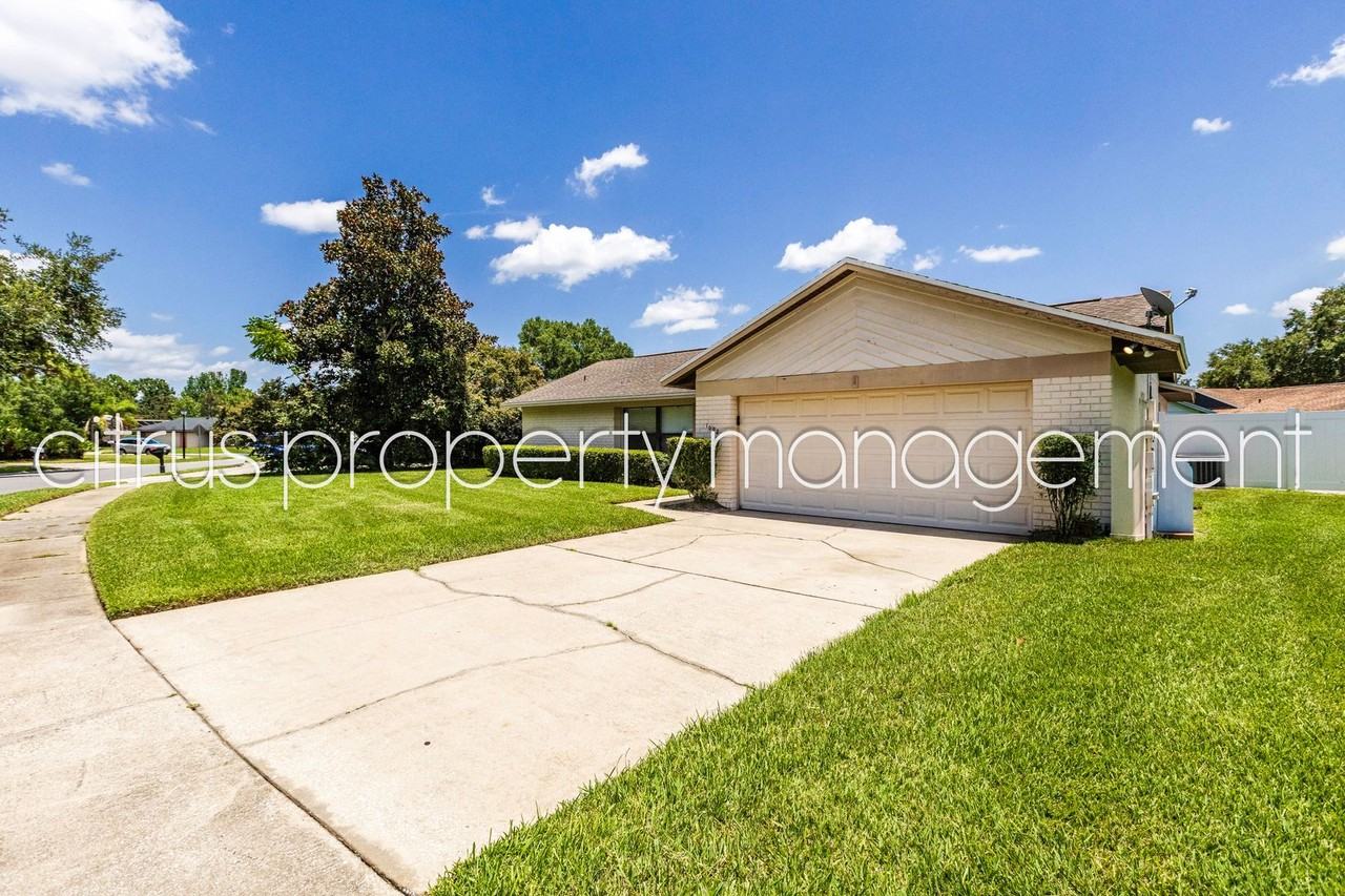 1002 Gammage Pt - Photo 3 of 26