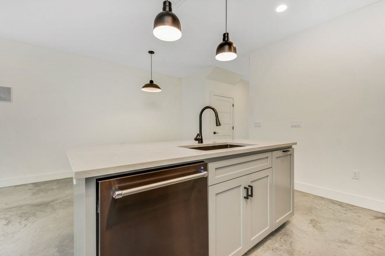 400 W Monroe St #A - Photo 7 of 33