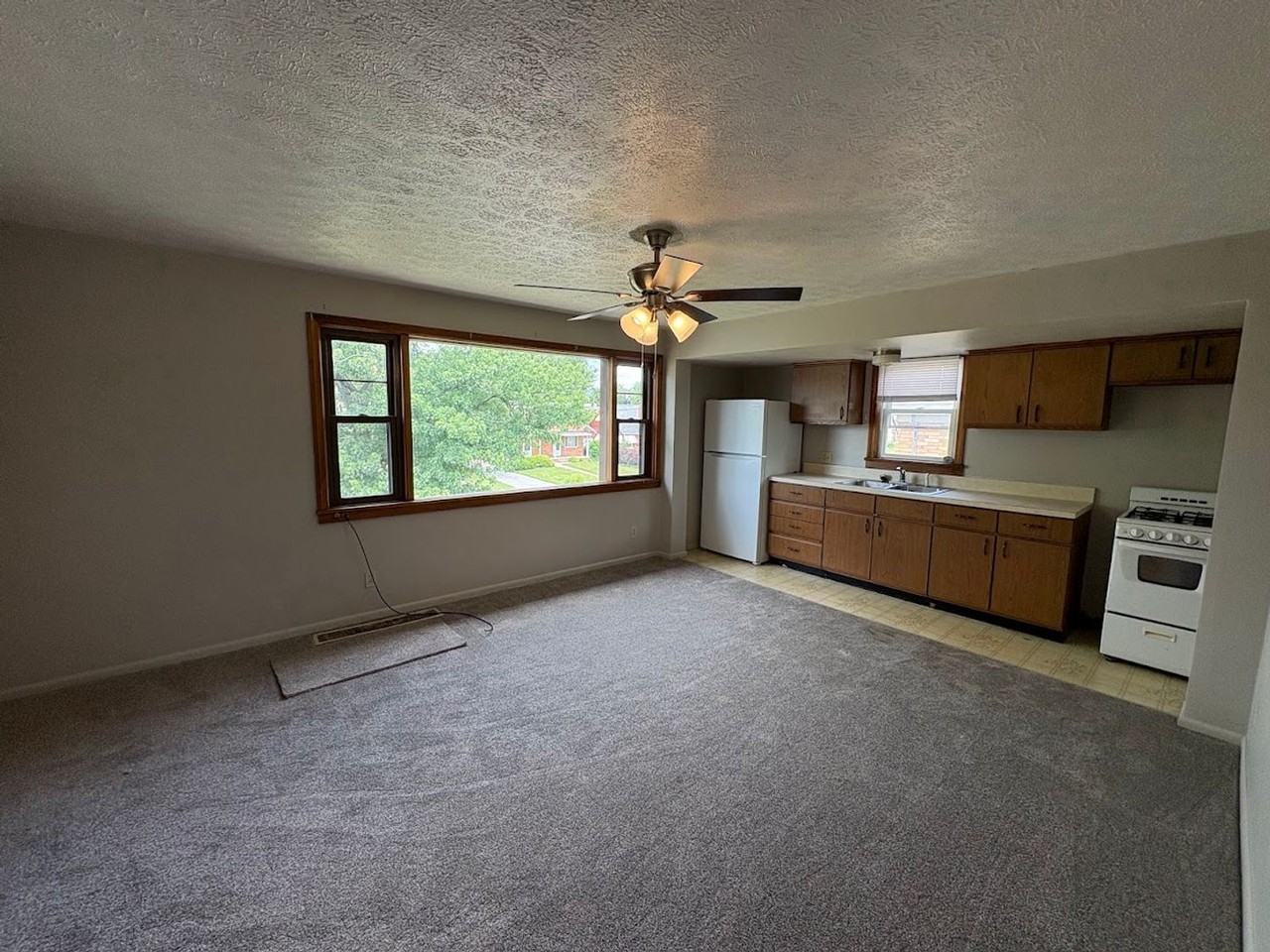 110 29th St Ne - Photo 3 of 8