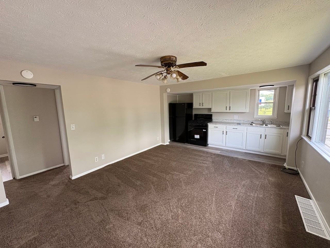 112 29th St Ne - Photo 2 of 8