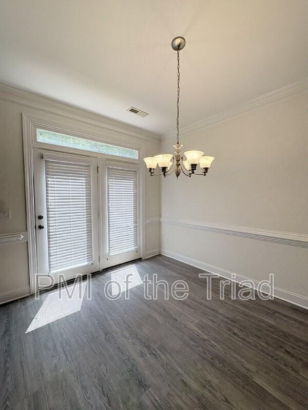 2974 York Place Dr - Photo 6 of 20