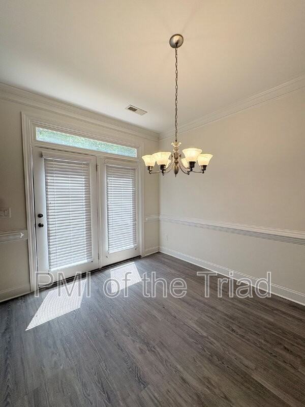 2974 York Place Dr - Photo 7 of 20