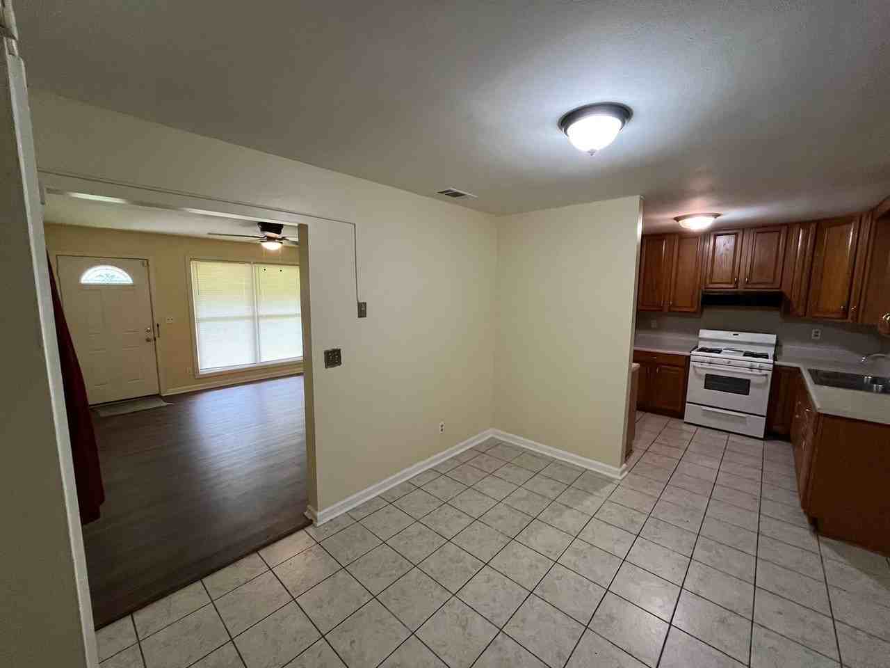 951 Celia Dr - Photo 4 of 28