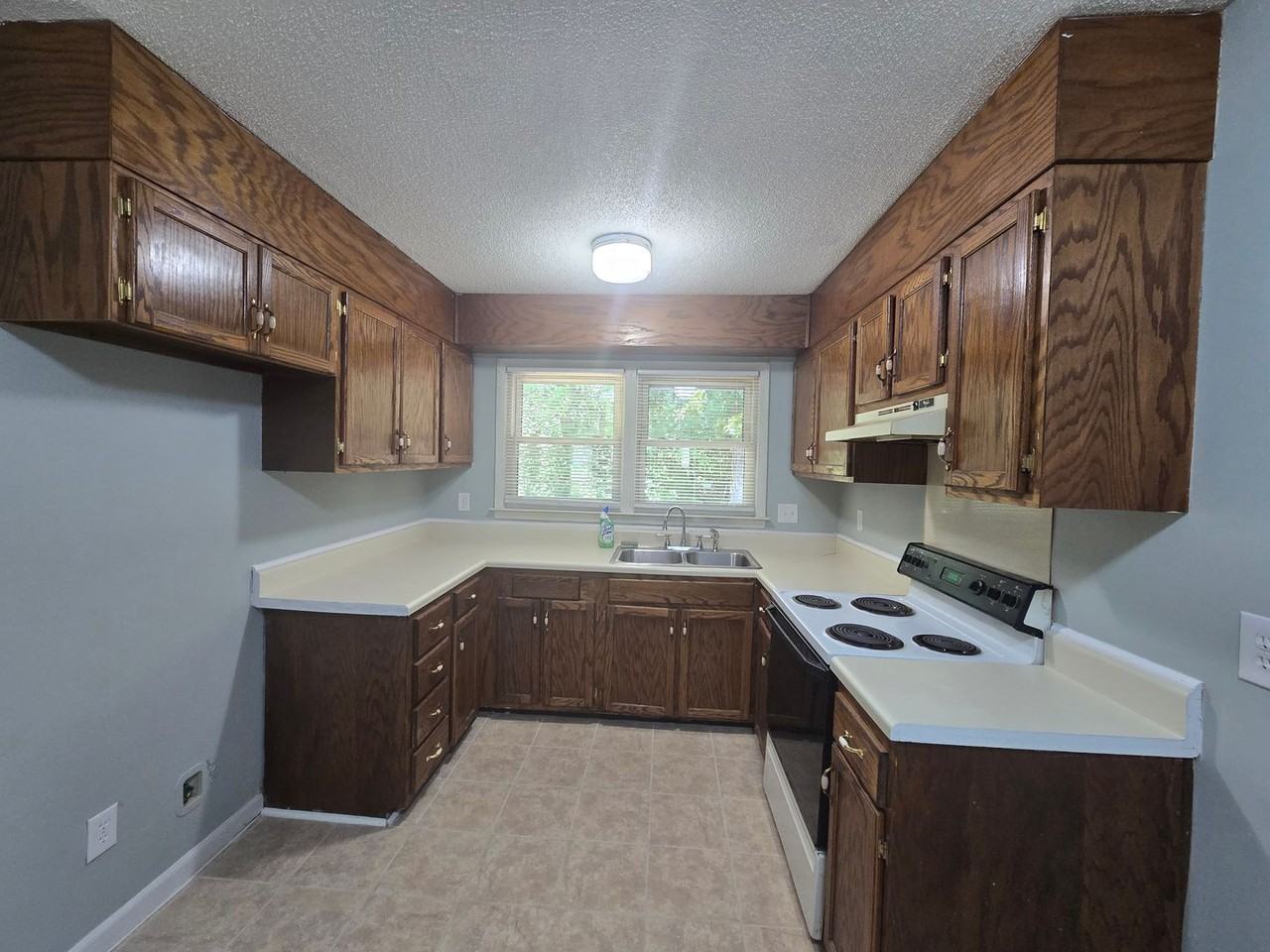 2612 Ernest St - Photo 3 of 22