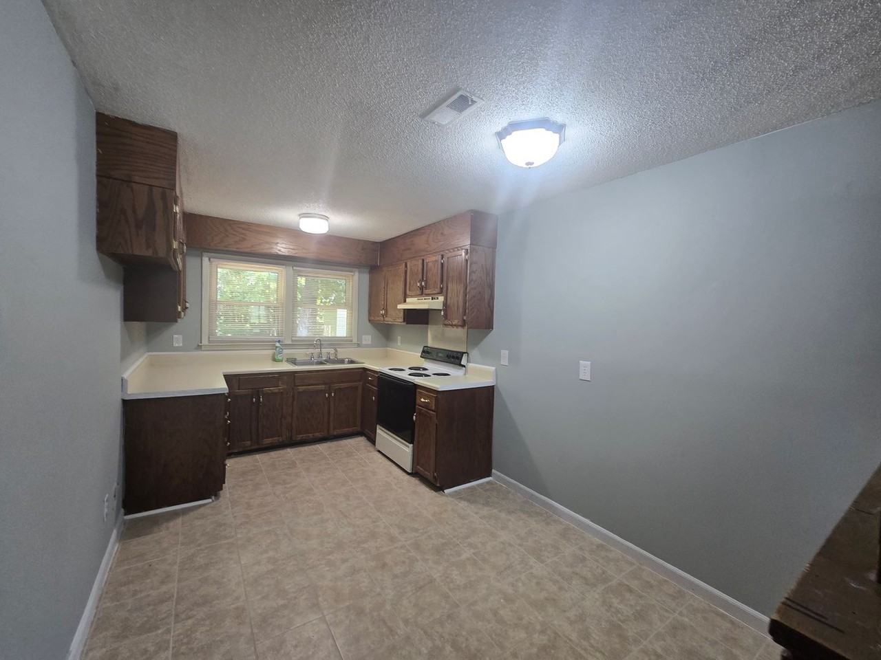 2612 Ernest St - Photo 4 of 22