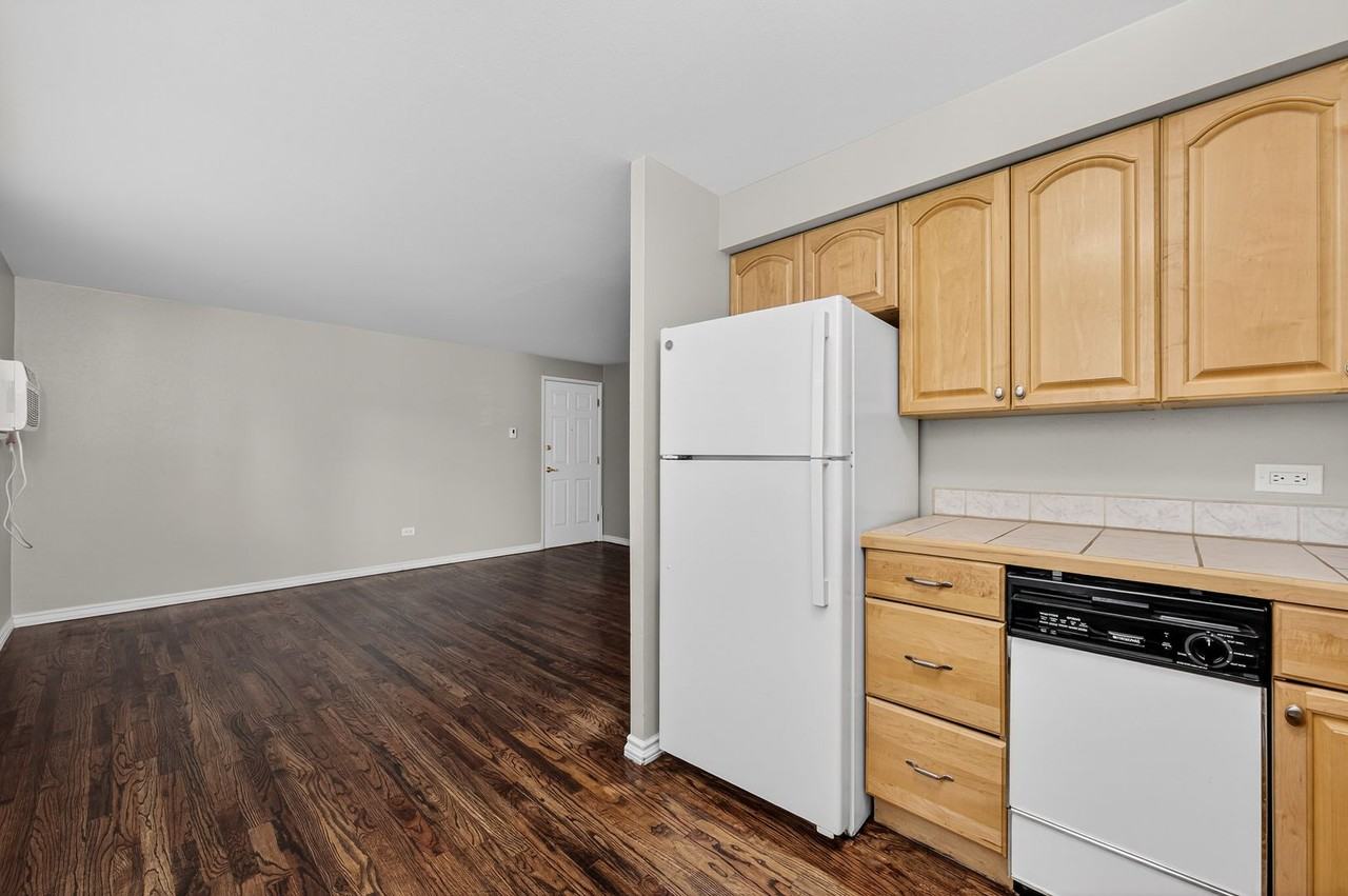 985 N Corona St - Photo 6 of 26
