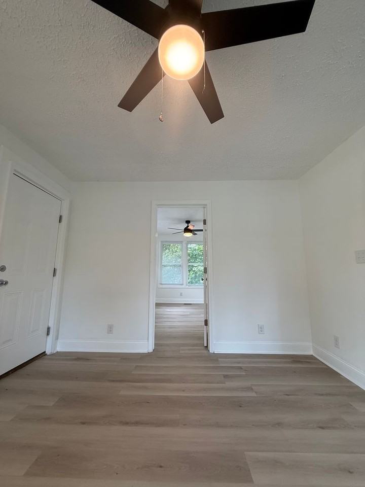 211 B St - Photo 5 of 19
