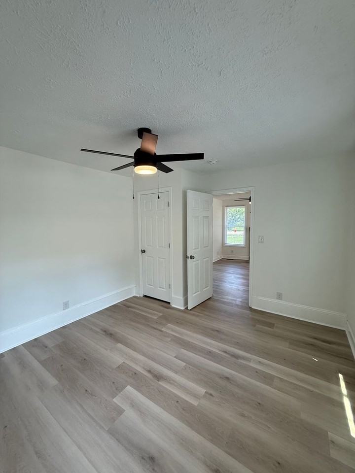 211 B St - Photo 7 of 19