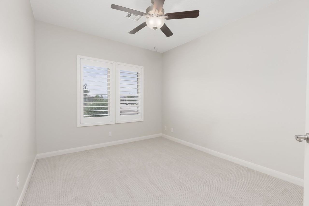519 S Bracciano Dr - Photo 5 of 33