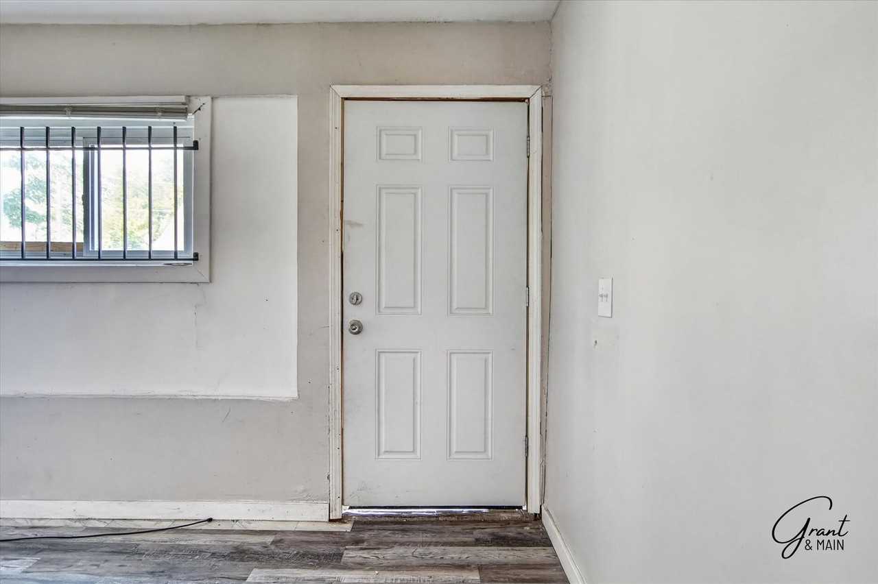 11546 Chalmers St - Photo 2 of 14