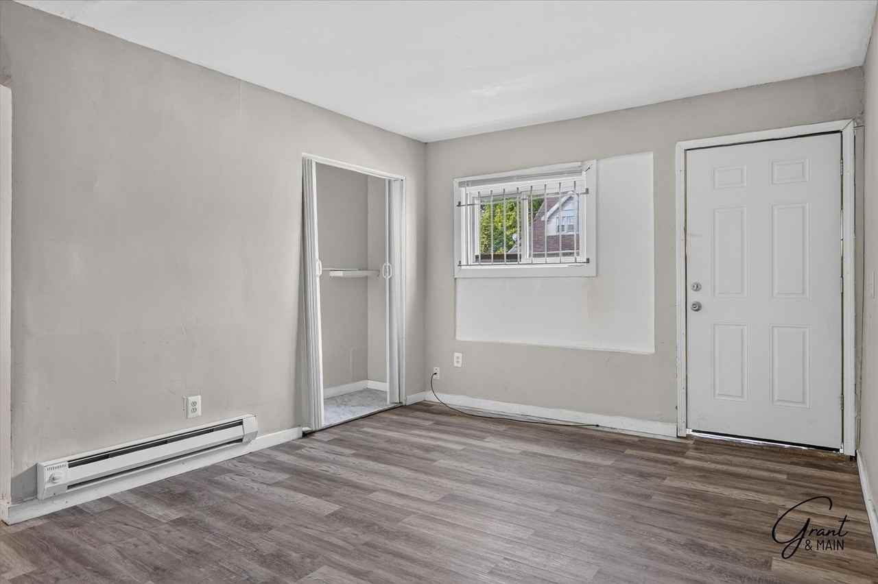 11546 Chalmers St - Photo 3 of 14