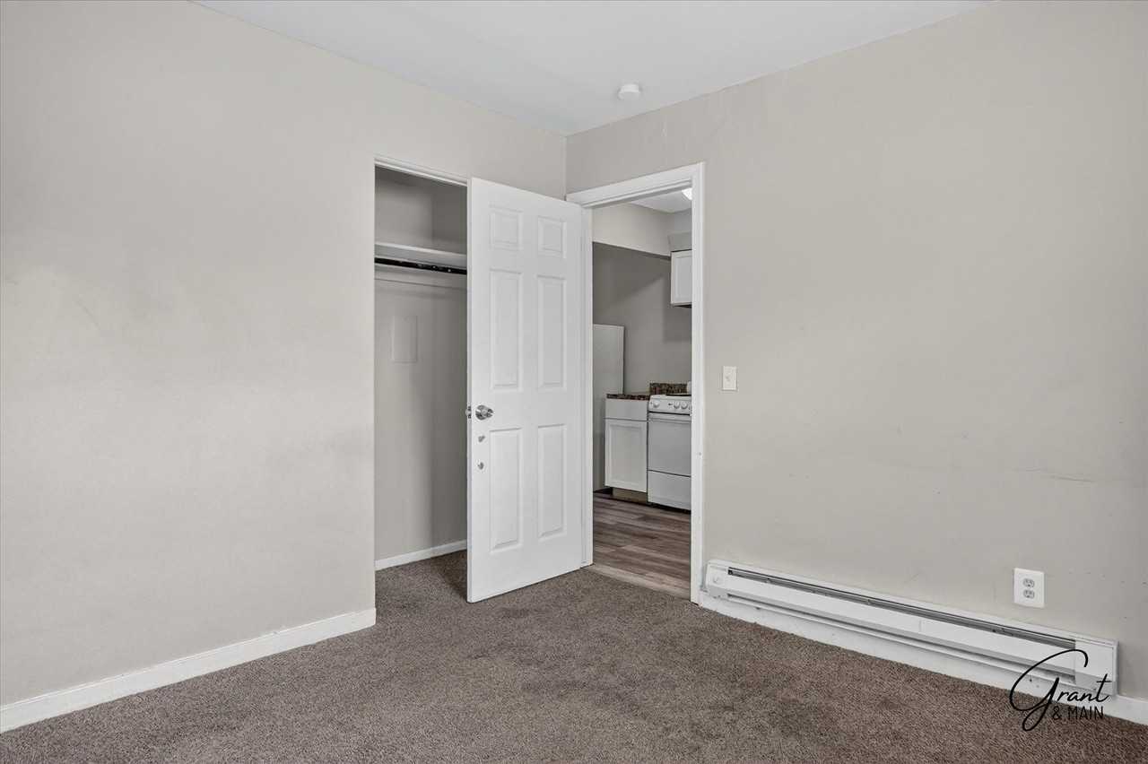 11546 Chalmers St - Photo 7 of 9