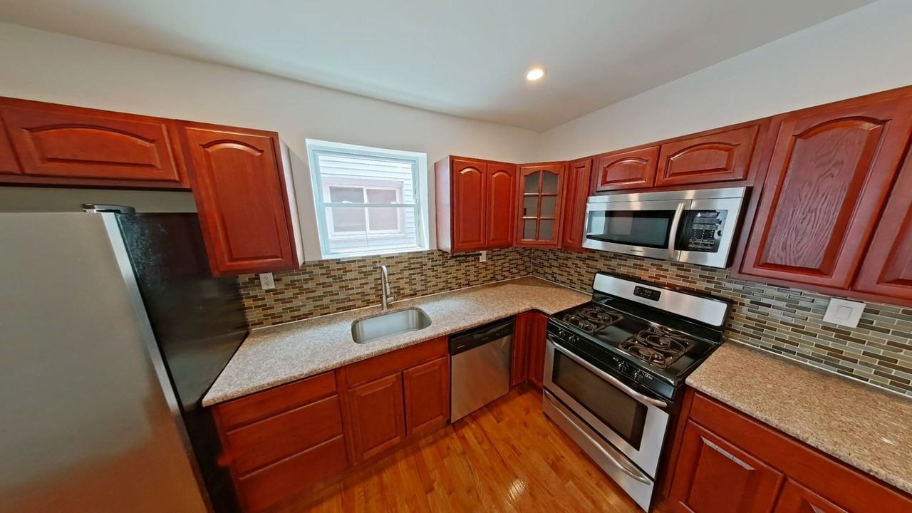 1318 S Reese St - Photo 3 of 15