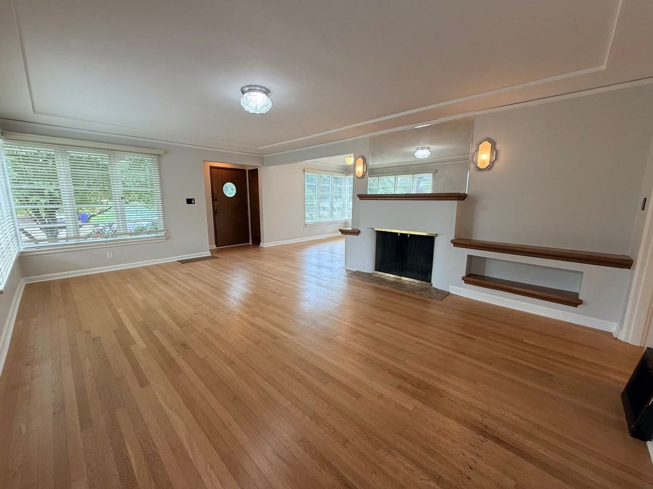 1717 Se 31st Ave - Photo 2 of 16