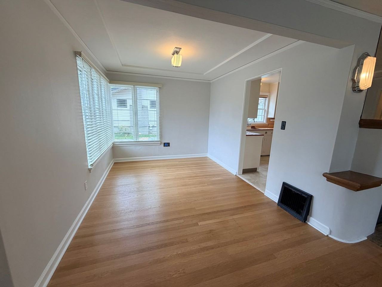 1717 Se 31st Ave - Photo 3 of 16