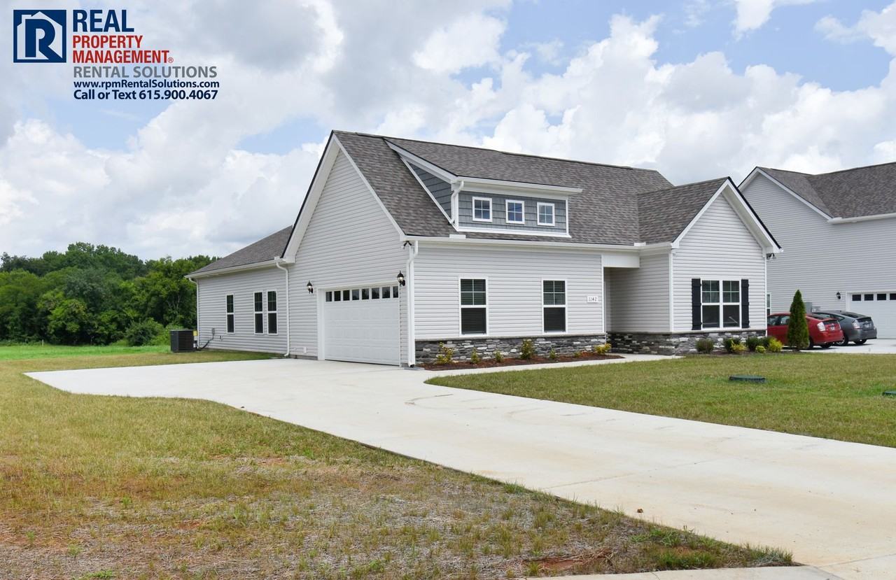 1142 Bluecreek Cir - Photo 3 of 29