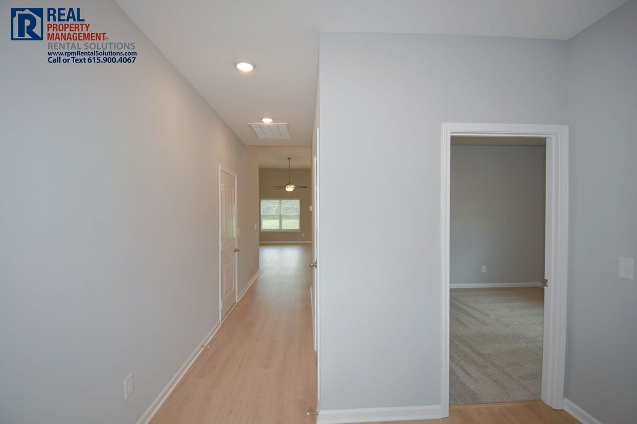 1142 Bluecreek Cir - Photo 4 of 29