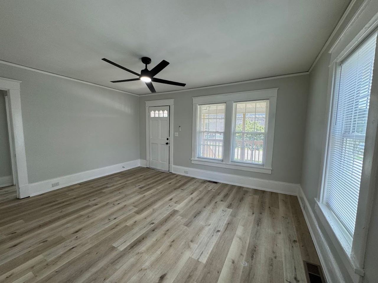 818 S Benbow Rd - Photo 4 of 28