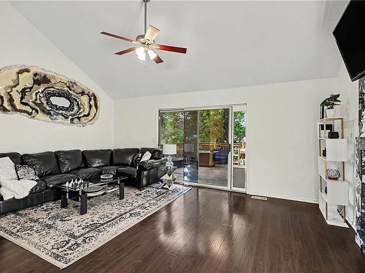 15129 Glenwood Ave - Photo 4 of 19
