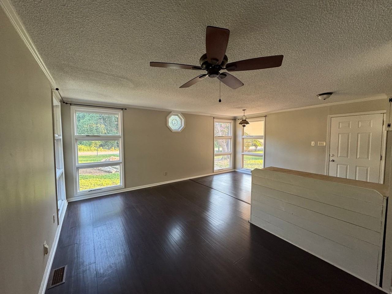124 Roxie Ln - Photo 3 of 18