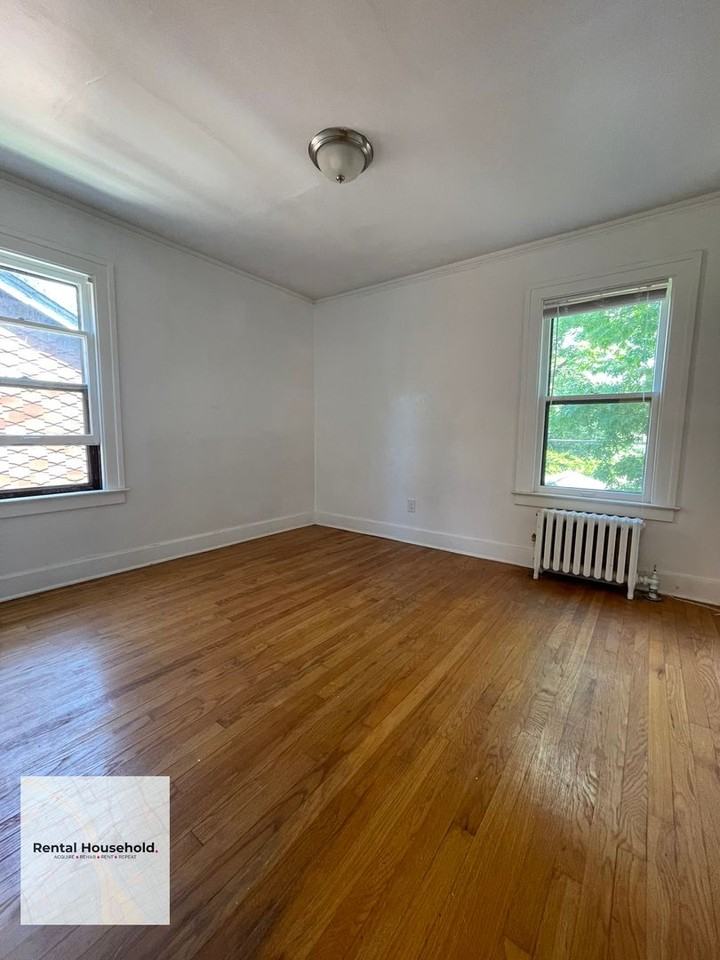 3656 Bedford St - Photo 2 of 12