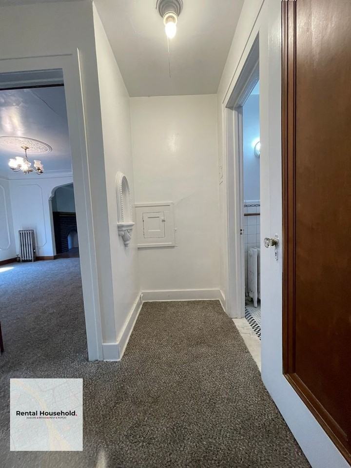 3656 Bedford St - Photo 5 of 12